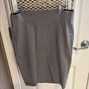 Elle Black and White Micro Houndstooth Pencil Skirt